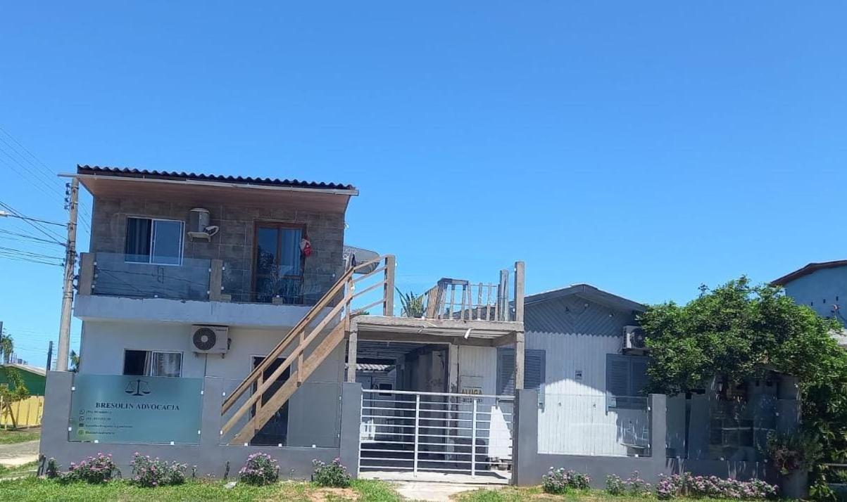 Kitnet S1 Em Torres-Rs - Na Mais Bela Praia Gaucha - Cozinha - Banheiro - Ar Condicionado - Tv E Wi-Fi - Estacionamento - Anfitria Superhost No Bnb Exterior foto