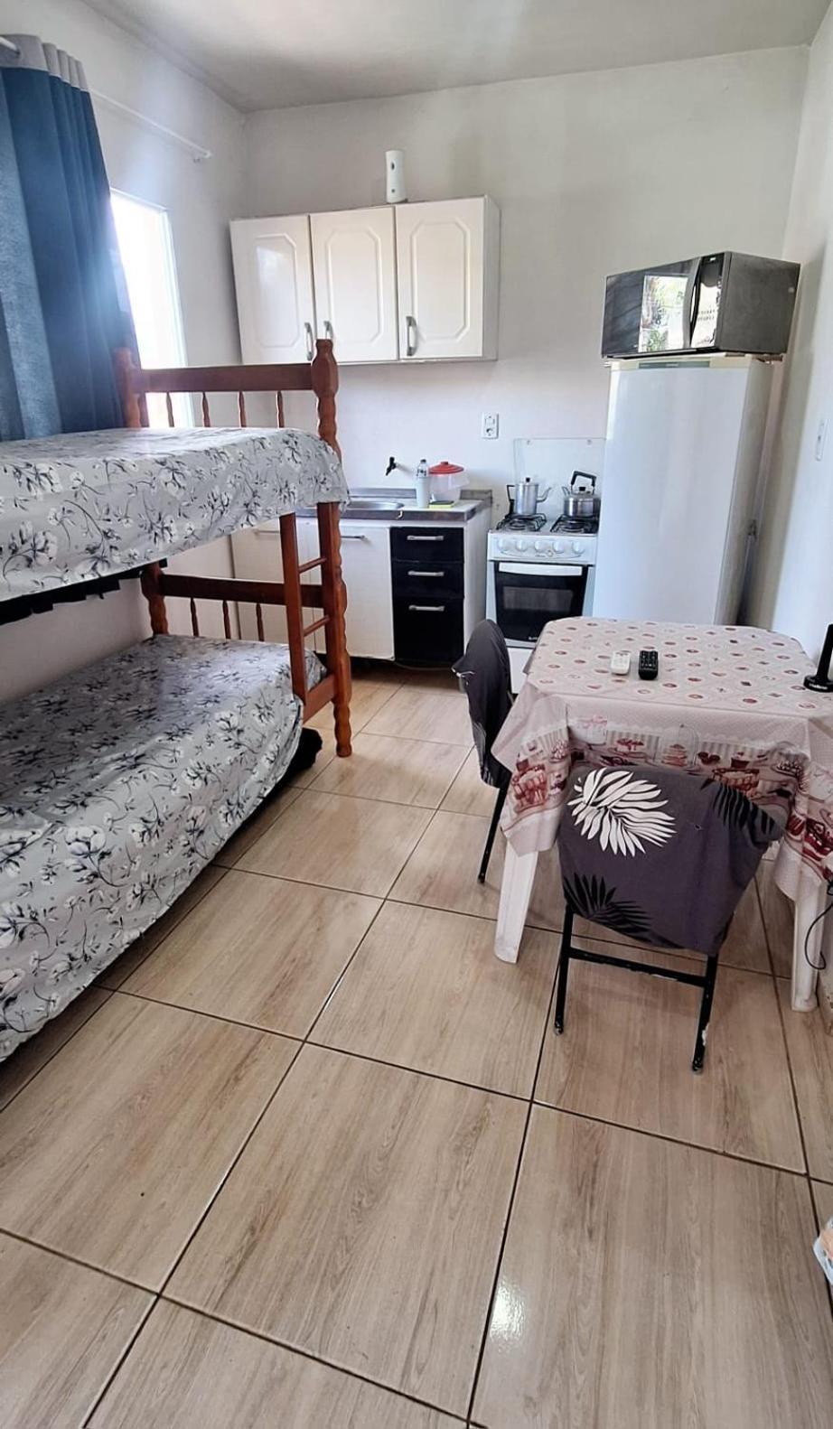Kitnet S1 Em Torres-Rs - Na Mais Bela Praia Gaucha - Cozinha - Banheiro - Ar Condicionado - Tv E Wi-Fi - Estacionamento - Anfitria Superhost No Bnb Exterior foto