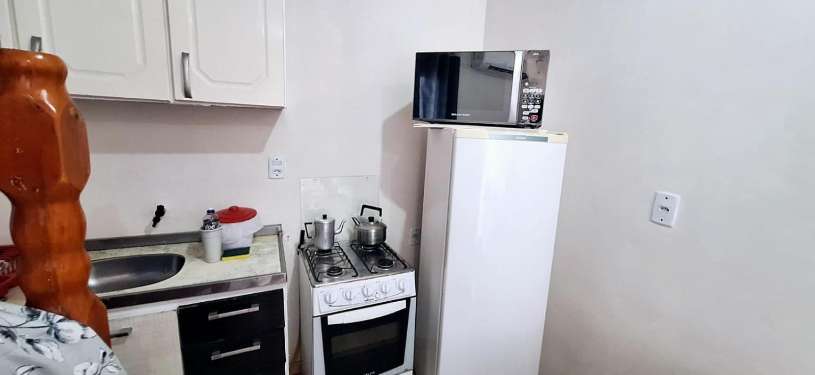 Kitnet S1 Em Torres-Rs - Na Mais Bela Praia Gaucha - Cozinha - Banheiro - Ar Condicionado - Tv E Wi-Fi - Estacionamento - Anfitria Superhost No Bnb Exterior foto