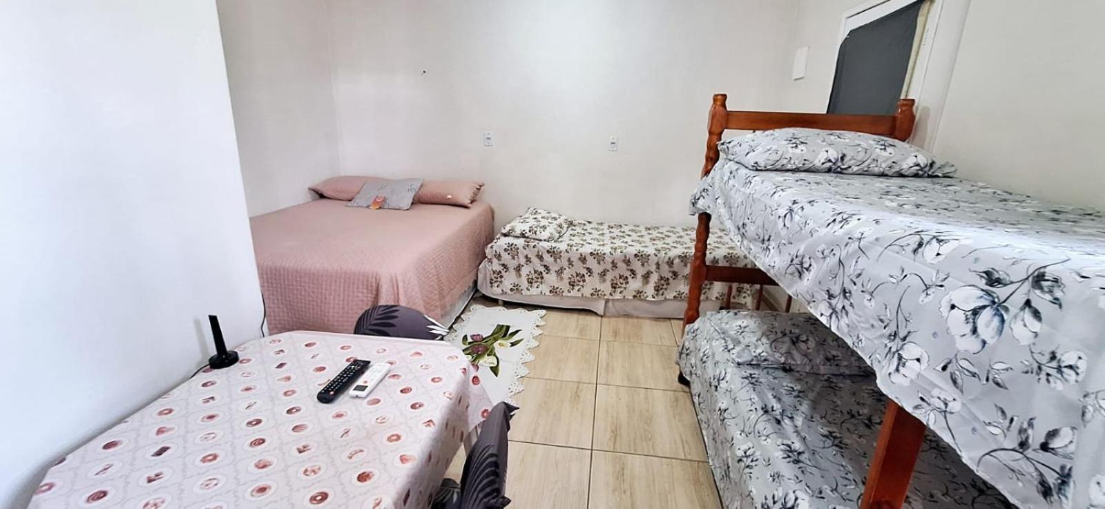 Kitnet S1 Em Torres-Rs - Na Mais Bela Praia Gaucha - Cozinha - Banheiro - Ar Condicionado - Tv E Wi-Fi - Estacionamento - Anfitria Superhost No Bnb Exterior foto